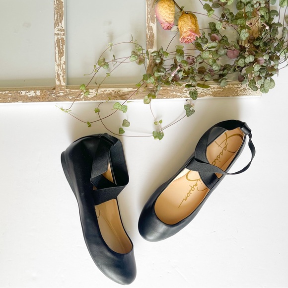 NEW Jessica Simpson Black Leather Ballet Flats - Picture 2 of 6